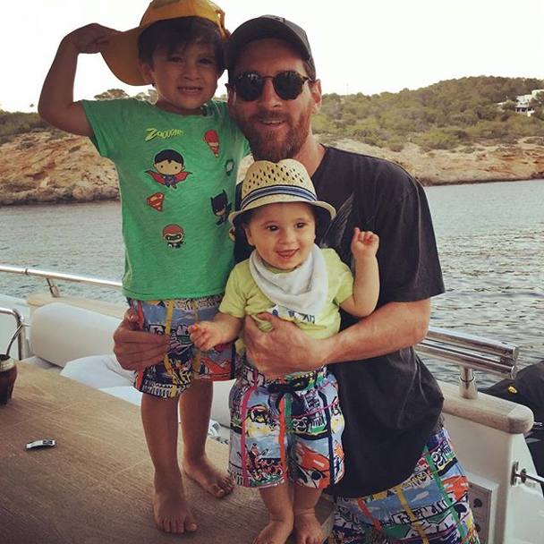 Messi con i figli nella foto pubblicata dalla moglie Antonella Roccuzzo su Instagram